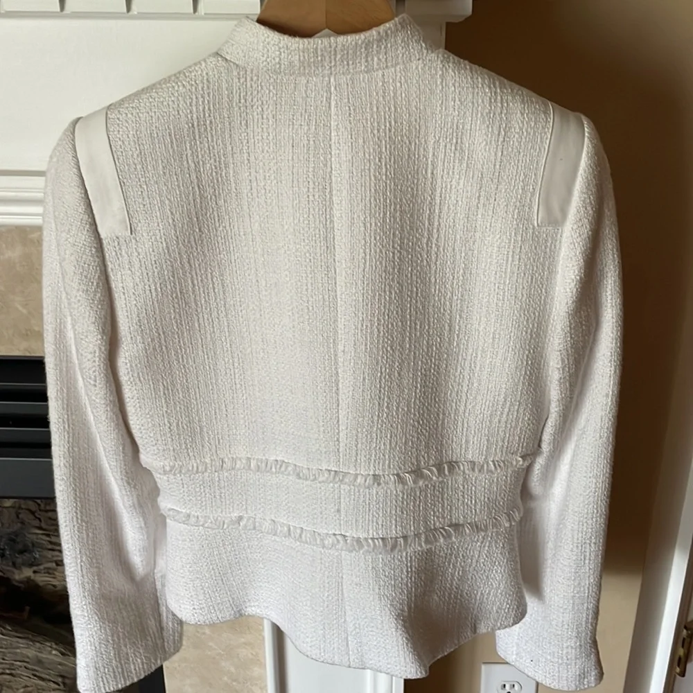 Tahari jacket - Picture 2 of 9